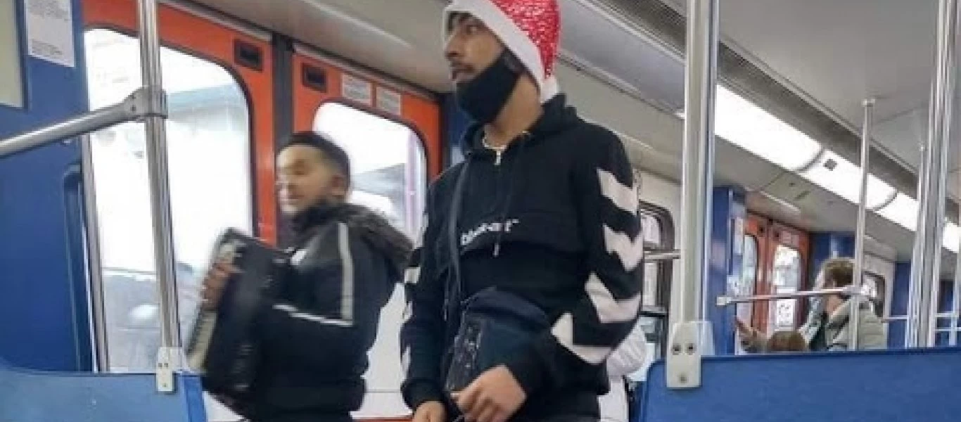 Απαγόρευση μόνο για Έλληνες: «Προσφυγόπουλα» βγήκαν να πουν τα κάλαντα (φώτο)